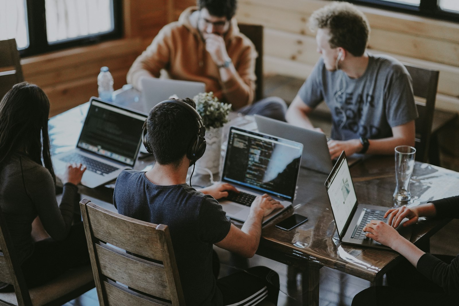 El fondo de IA de Monashees y Google reparte sus US$10 millones exactos entre cinco startups